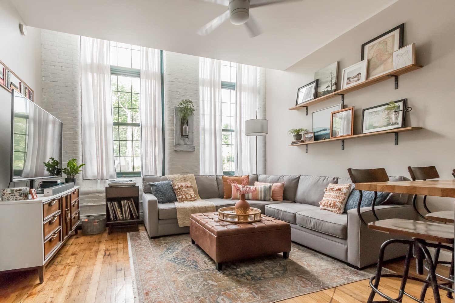 588-Square-Foot Modern Farmhouse-Style Condo | Apartment Therapy - Farmhouse Style Apartments With City Views